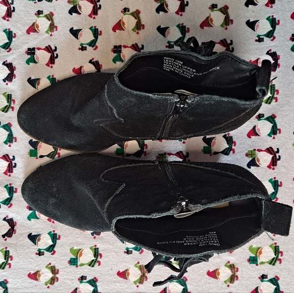 Stylish distressed black suede Steve Madden fringe booties, 10 - Picture 3 of 12